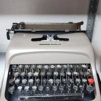 Macchina da scrivere Olivetti