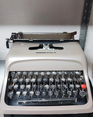 Macchina da scrivere Olivetti