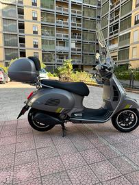 Vespa 300 GTS Super HI TECH