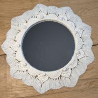 Specchio con cornice in macramè – stile Boho