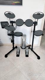 Batteria Yamaha DTX400K con monitor Roland PM-01