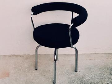 Poltroncina “LC 7” per Cassina (1927; 1978)