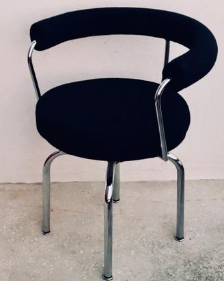Poltroncina “LC 7” per Cassina (1927; 1978)