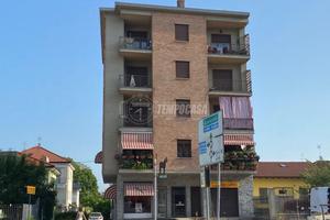 TRILOCALE IN ZONA COMODA AI SERVIZI