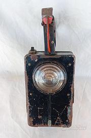 Antica lanterna ferro usata dal capotreno 