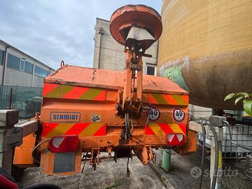 Spargi sale per Unimog 