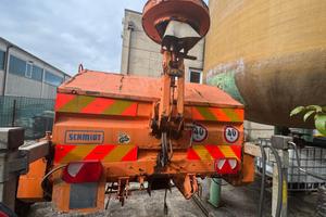 Spargi sale per Unimog 