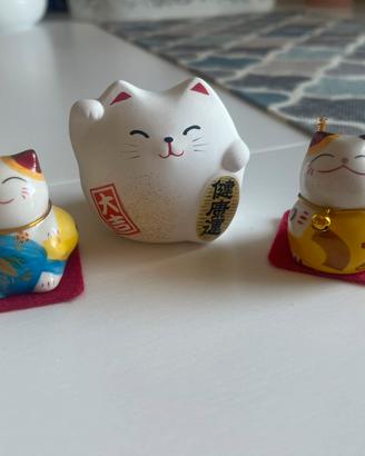 Statuine Maneki Neko Giapponesi Gatti Portafortuna