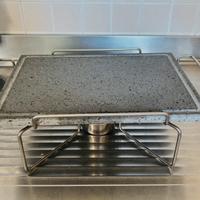 Piastra in pietra lavica nuova con supporto inox