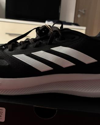 Adidad Run Falcon nere