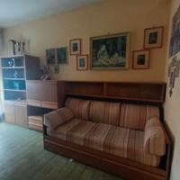 Cameretta con libreria e scrivania a ribalta