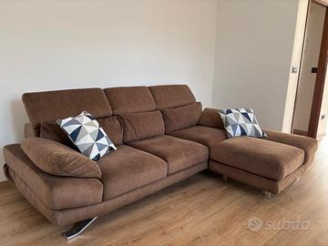 divano tre posti con penisola