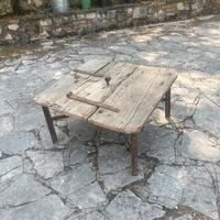 Tavolinetto realizzato con legno di recupero