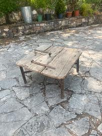 Tavolinetto realizzato con legno di recupero