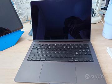Macbook Pro M5 14" + carica + custodia
