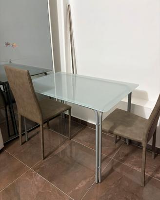 tavolo bellissomo di vetro