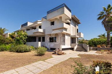 Villa di 300 m² con più di 5 locali a Quartu Sant'