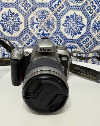 Nikon F75 + Nikkor 28-100 mm – reflex analogica 35