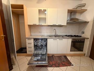 Cucina completa con elettrodomestici inclusi