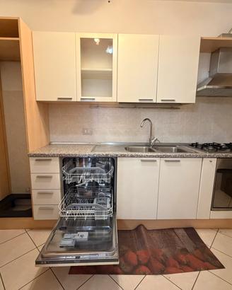 Cucina completa con elettrodomestici inclusi
