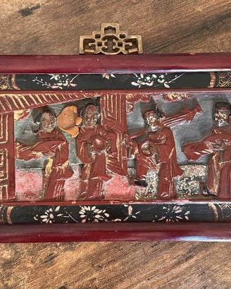 pannello cinese in legno intagliato e laccato