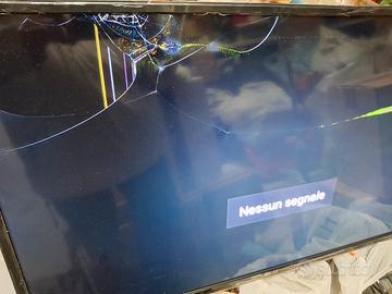 AKTV4039J  smart TV AKAY T2 diplay rotto