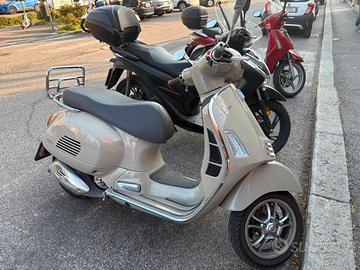 Vespa 300 gts