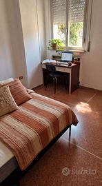 Singola con letto una piazza e mezzo.