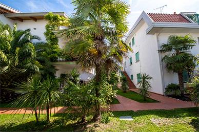 MANSARDINE A 20 M. DALLA SPIAGGIA STAGIONE ESTIVA