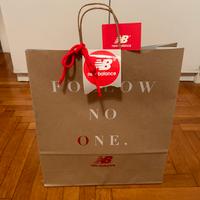 Busta shopper NEW BALANCE+adesivo+fiocco. Nuova