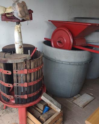 attrezzatura pigiatura vino 