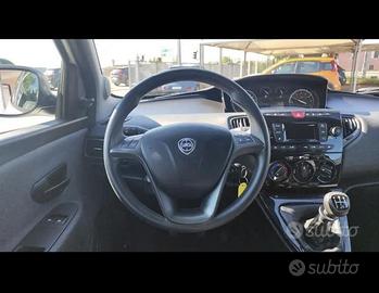 Lancia y