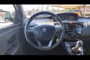 Lancia y