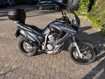 Honda transalp 700 perfetta con soli 19 869KM