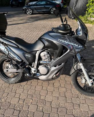 Honda transalp 700 perfetta con soli 19 869KM
