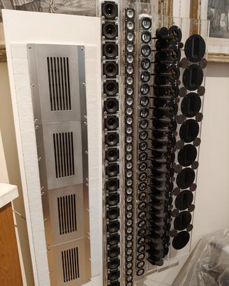 altoparlanti in configurazione "Line Array"