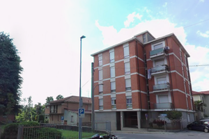 Bilocale ad Ornago con balcone e posto auto libero