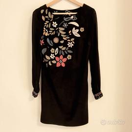 Vestito velluto nero con ricami floreali