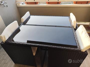 Tavolo con 4 sedie come nuovo