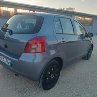 Toyota Yaris 1.3 benzina garanzia