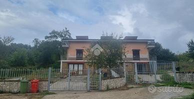 VILLA A SCHIERA A SAN POTITO ULTRA