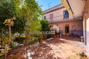 Villa di 190 mq con ampi spazi esterni, giardino
