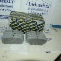 Kit pastiglie anteriori canter mk528944