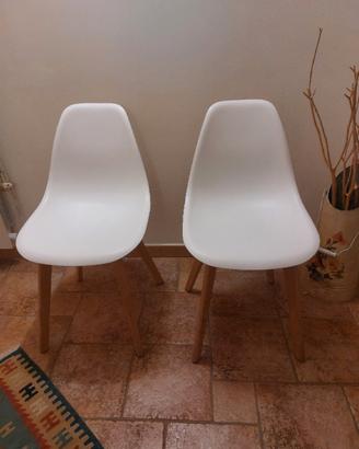2 sedie ovetto bianche Euro 30 