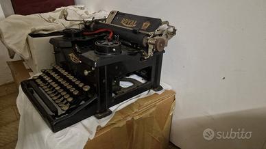 macchina da scrivere  ROYAL  10