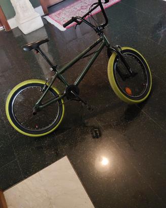 bmx bicicletta