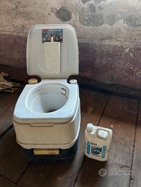 Bagno da campeggio