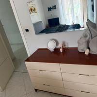 Camera da letto con cabina in vetro