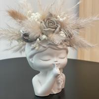 Vasetto e fiori di gesso ceramico