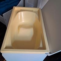 mobile fasciatoio con vaschetta per neonato